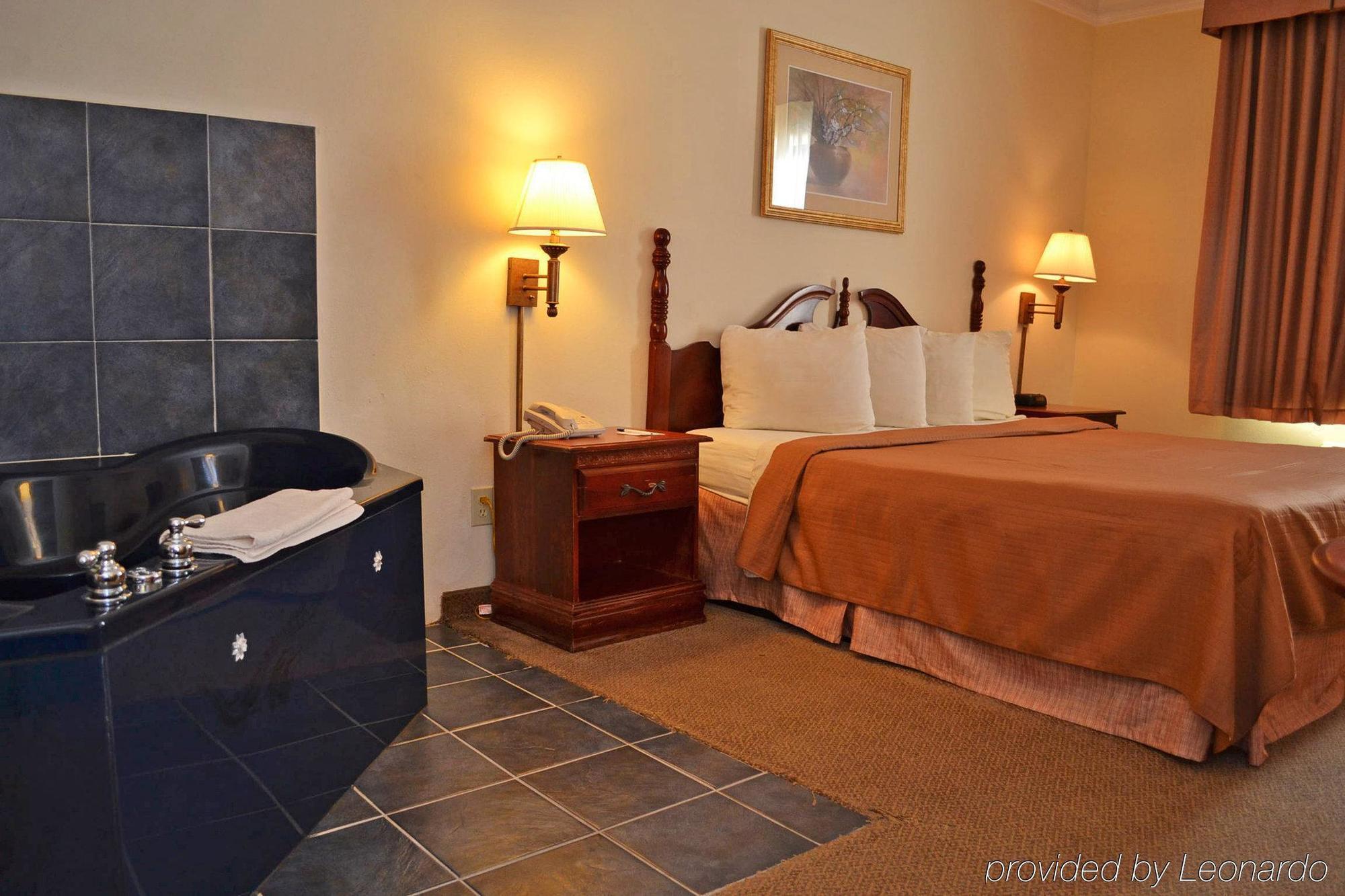 Econo Lodge Inn & Suites Douglasville Bilik gambar