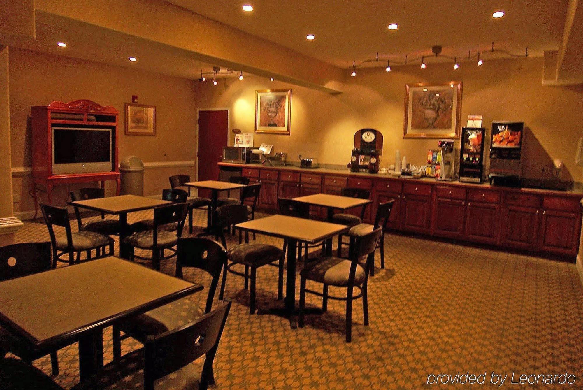 Econo Lodge Inn & Suites Douglasville Restoran gambar